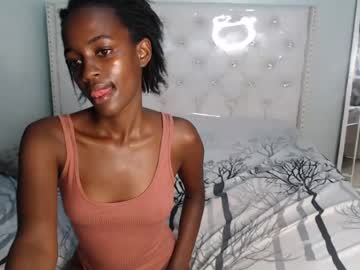 ebonypetitequee